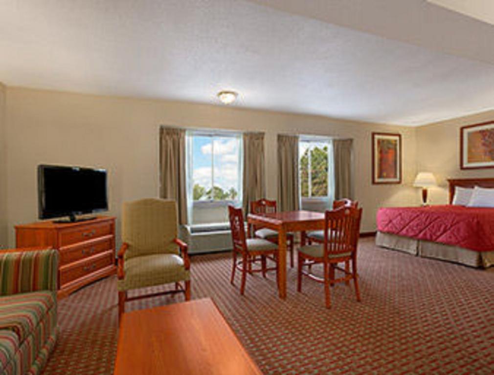 Ramada Burlington Hotel And Conference Center Exterior foto