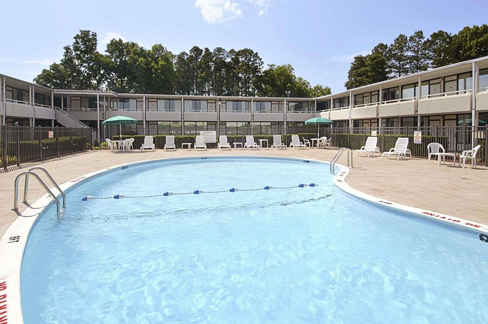 Ramada Burlington Hotel And Conference Center Einrichtungen foto